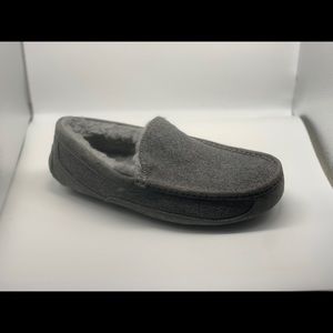 NWOT UGG Ascot Slipper Grey Wool
